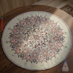 رومیزی گرد پته دوزی کرمان با شال متراکم و نخ نازک نمره 24