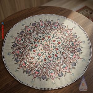 رومیزی گرد پته دوزی کرمان با شال متراکم و نخ نازک نمره 24