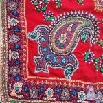 رومیزی مربعی قرمز با شال پشمی